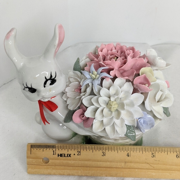 Easter Bunny with Porcelain Flowers Vintage - Picture 5 of 11